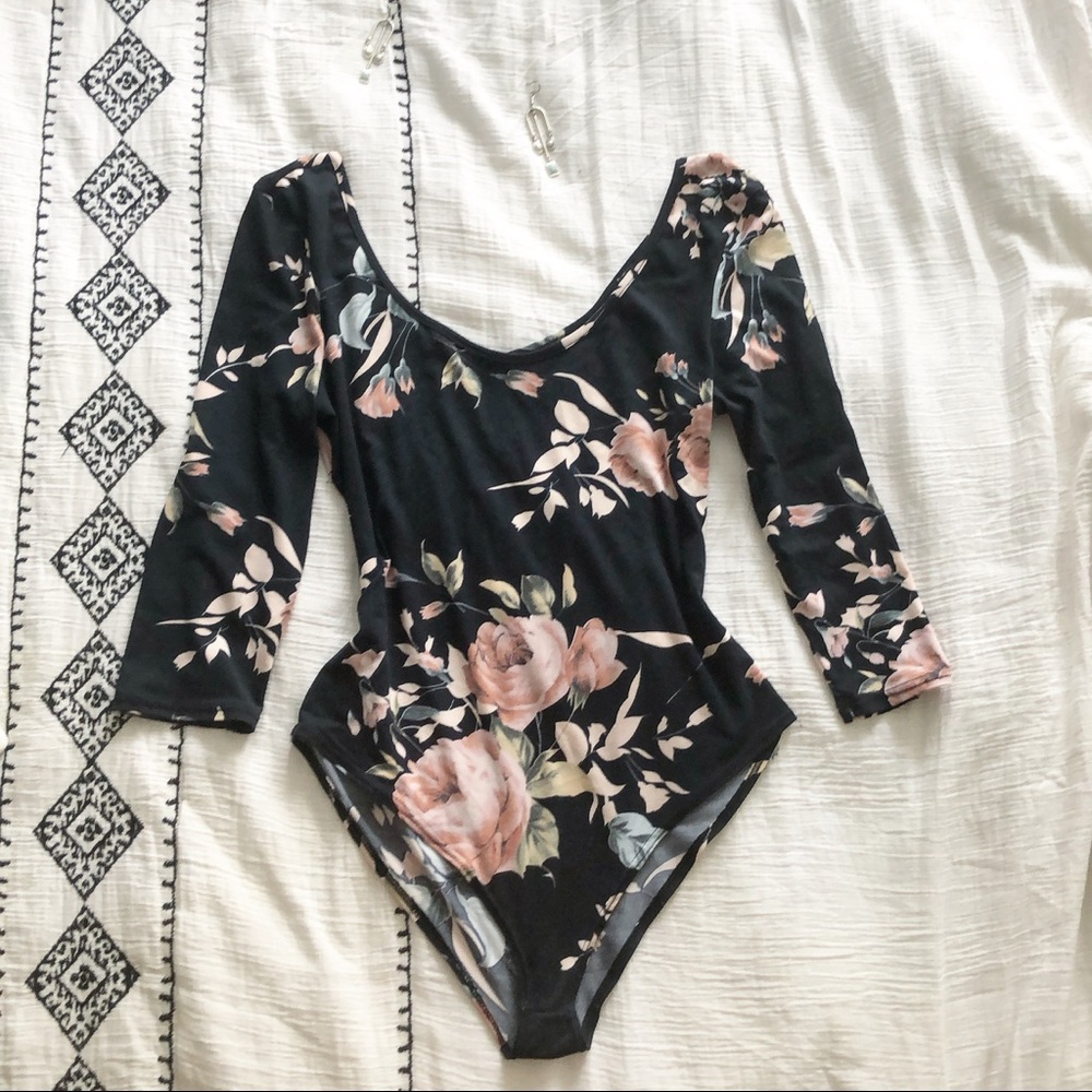 Floral bodysuit :))